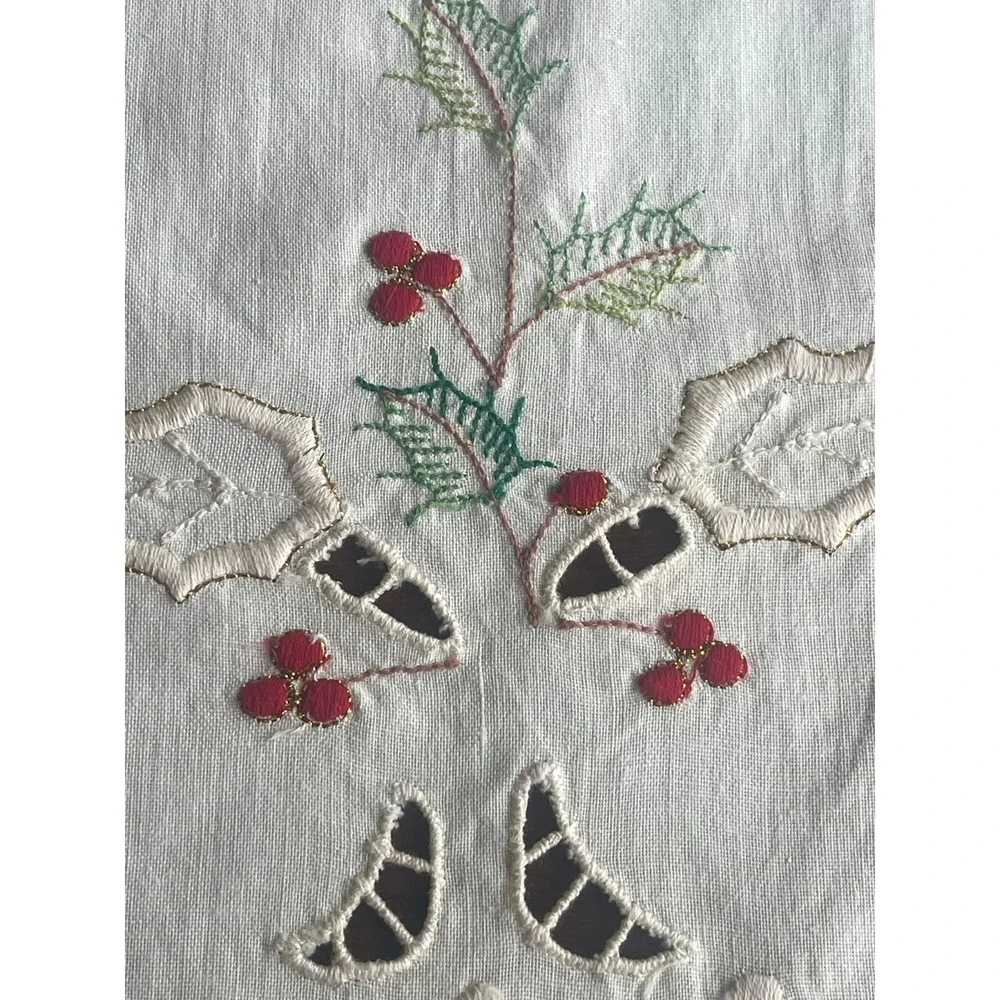 Vintage Christmas Table Runner Embroidered Cutwork Holly Berries 70x12.5